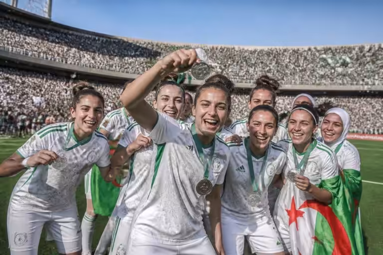 découvrez comment l'équipe féminine d'algérie a encore brillé lors de la can féminine 2026 en remportant une seconde récompense après leur médaille de bronze.