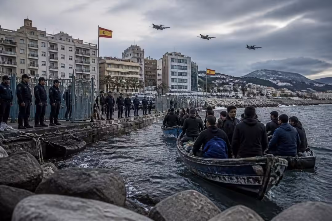 analyse approfondie de la crise à ceuta et de l'escalade des tensions entre l'espagne, le maroc et l'algérie, explorant les enjeux géopolitiques et les répercussions régionales.