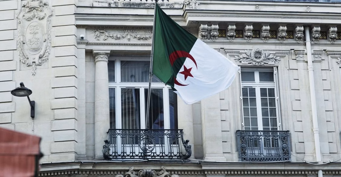 Incendies meurtriers en Algérie : bilan tragique et réactions critiques face au discours officiel