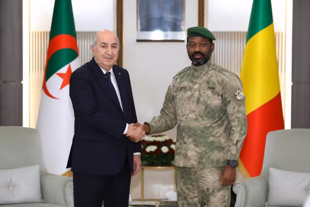 le président algérien tebboune invite le général malien goïta à alger dans le but de calmer les tensions entre les deux pays et favoriser un dialogue constructif.