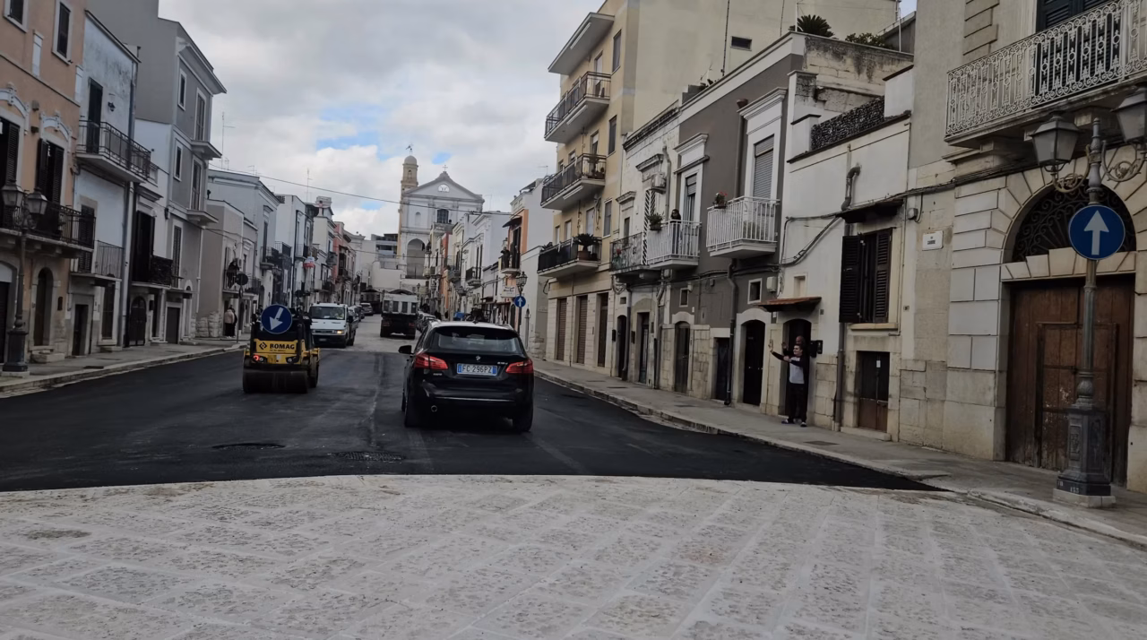 Sécurité renforcée à Ceuta : canons à eau, barbelés et déploiement massif en photo