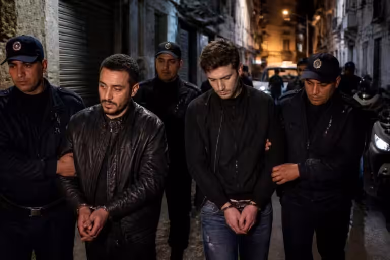 deux figures majeures du trafic de drogue arrêtées en algérie, renforçant la coopération entre la france et l'algérie dans la lutte contre la criminalité transfrontalière.